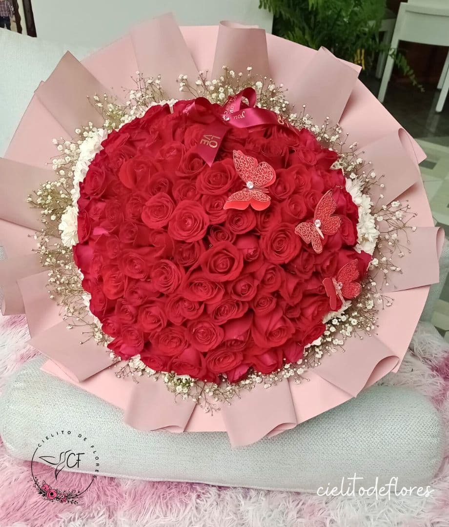 Bouquet Rosas Rojas Mariposa